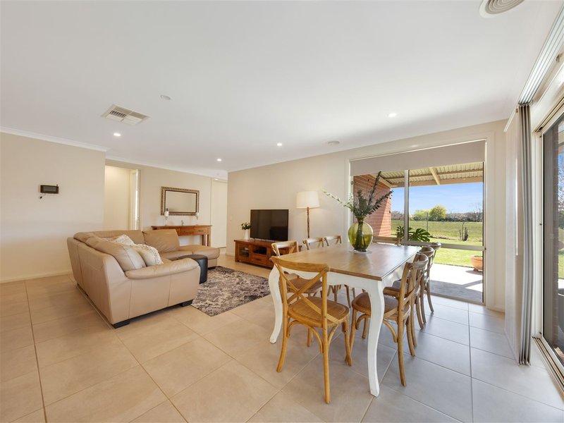 Photo - 27 Pelican Court, Wangaratta VIC 3677 - Image 5