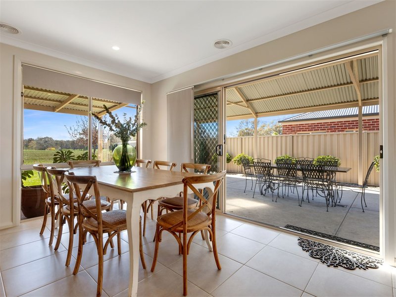 Photo - 27 Pelican Court, Wangaratta VIC 3677 - Image 6