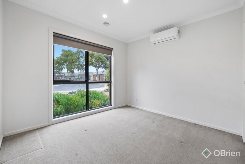 Photo - 27 Pembury Way, Wyndham Vale VIC 3024 - Image 10