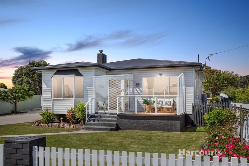 27 Penguin Road, West Ulverstone TAS 7315