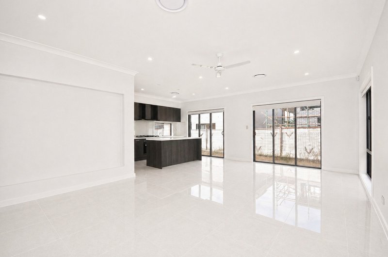 Photo - 27 Pentecost Crescent, Marsden Park NSW 2765 - Image 3