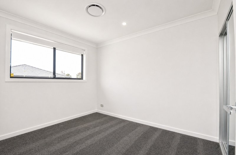 Photo - 27 Pentecost Crescent, Marsden Park NSW 2765 - Image 6