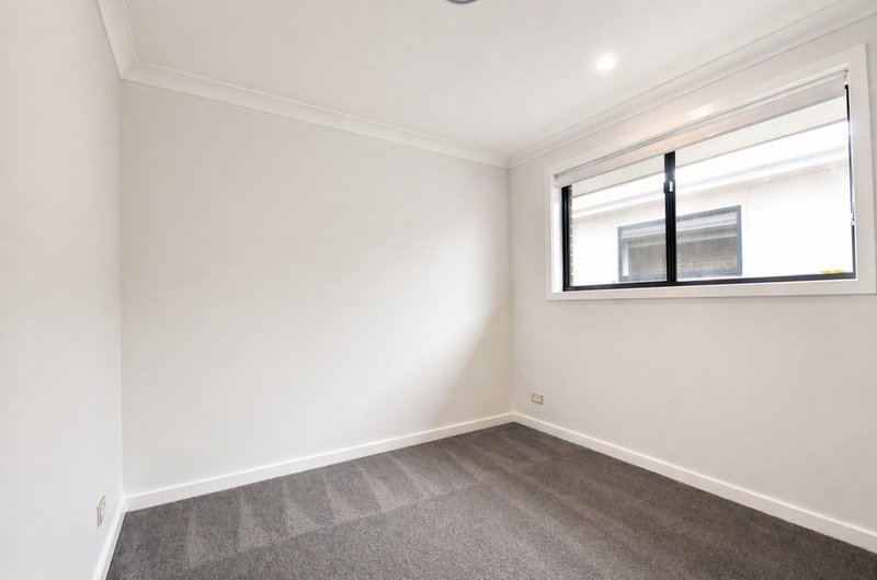 Photo - 27 Pentecost Crescent, Marsden Park NSW 2765 - Image 7