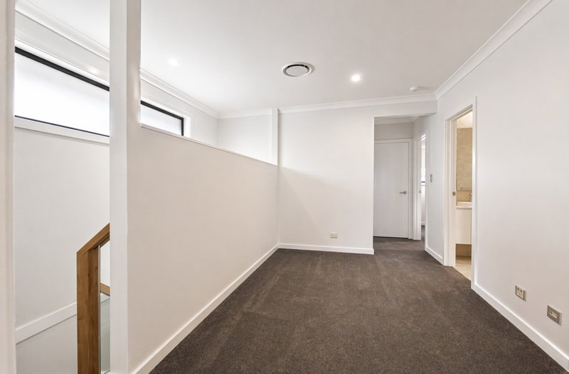 Photo - 27 Pentecost Crescent, Marsden Park NSW 2765 - Image 8