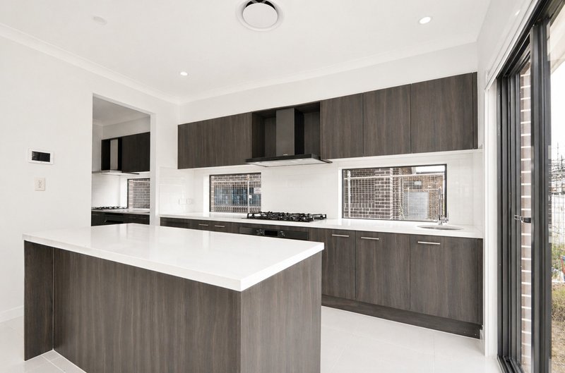 Photo - 27 Pentecost Crescent, Marsden Park NSW 2765 - Image 10