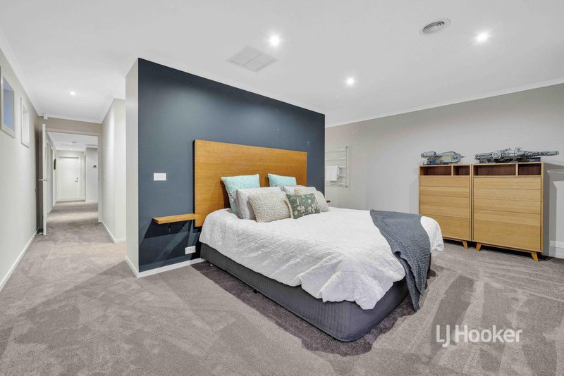 Photo - 27 Peppertree Drive, Point Cook VIC 3030 - Image 17