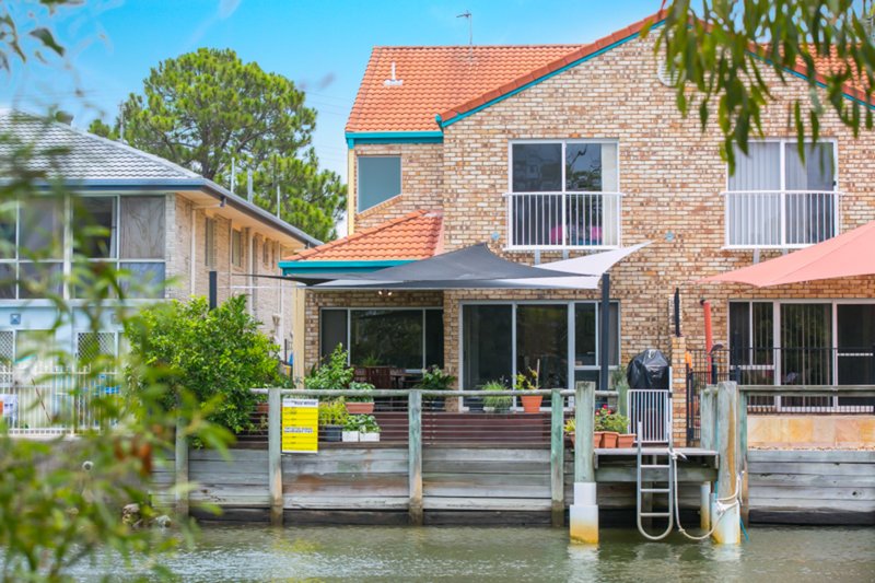 Photo - 2/7 Perry Place, Biggera Waters QLD 4216 - Image 2