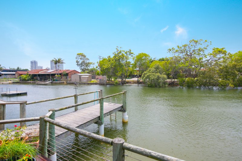 Photo - 2/7 Perry Place, Biggera Waters QLD 4216 - Image 4