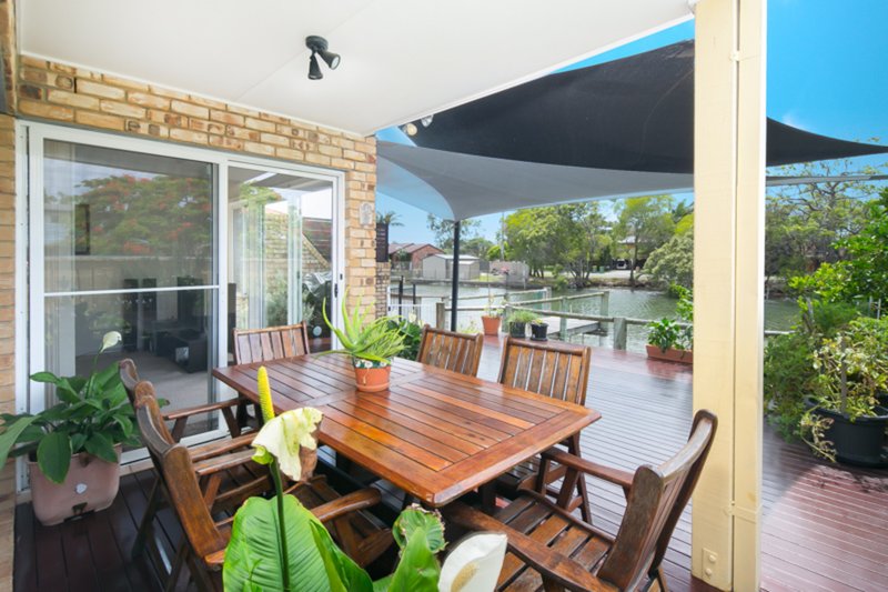 Photo - 2/7 Perry Place, Biggera Waters QLD 4216 - Image 6