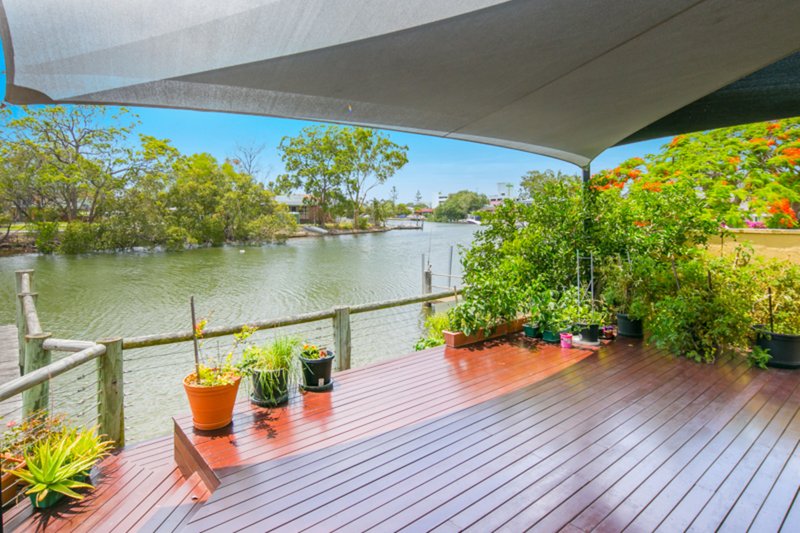 Photo - 2/7 Perry Place, Biggera Waters QLD 4216 - Image 8