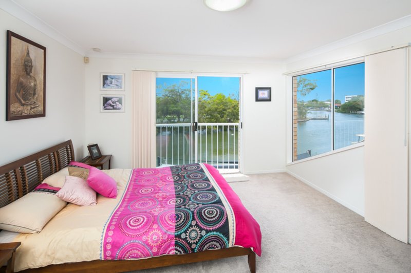 Photo - 2/7 Perry Place, Biggera Waters QLD 4216 - Image 22