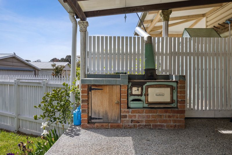 Photo - 27 Petit Street, Yass NSW 2582 - Image 4