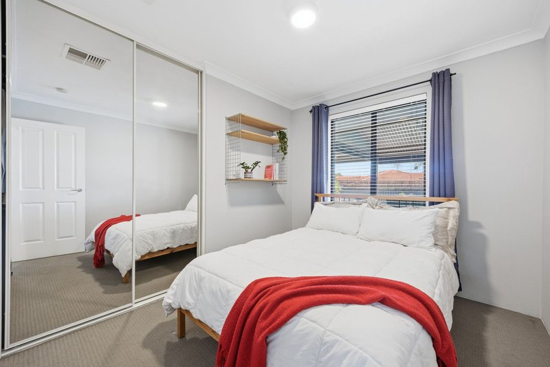 Photo - 27 Petterson Avenue, Kardinya WA 6163 - Image 24