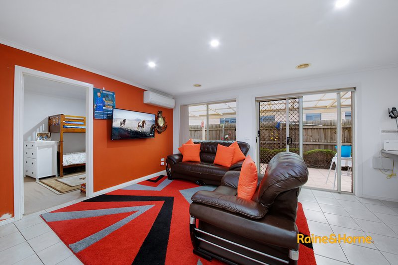 Photo - 27 Pharaoh Drive, Cranbourne VIC 3977 - Image 3