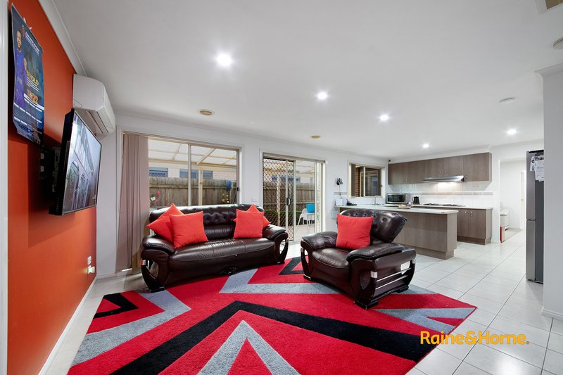 Photo - 27 Pharaoh Drive, Cranbourne VIC 3977 - Image 4