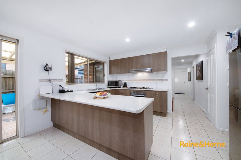 Photo - 27 Pharaoh Drive, Cranbourne VIC 3977 - Image 6