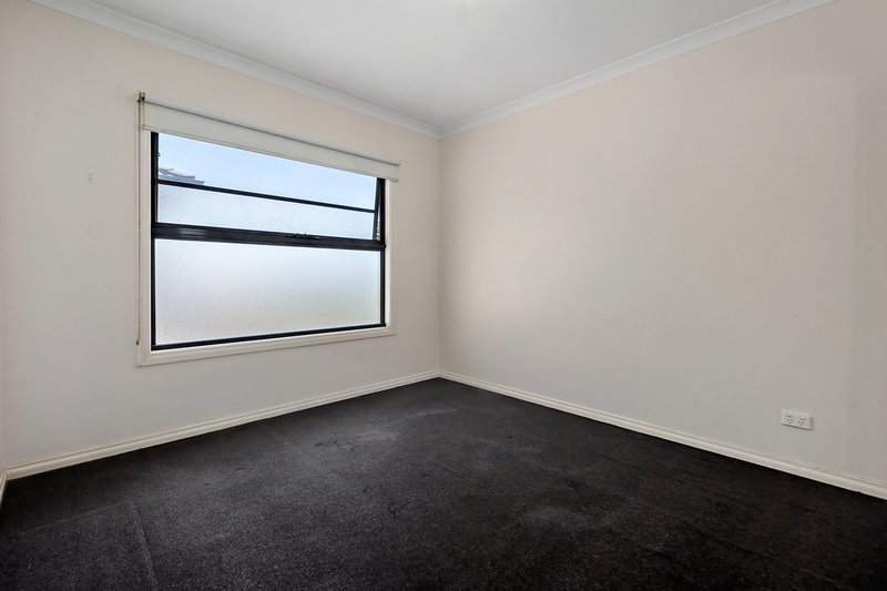 Photo - 2/7 Pinetree Crescent, Lalor VIC 3075 - Image 3