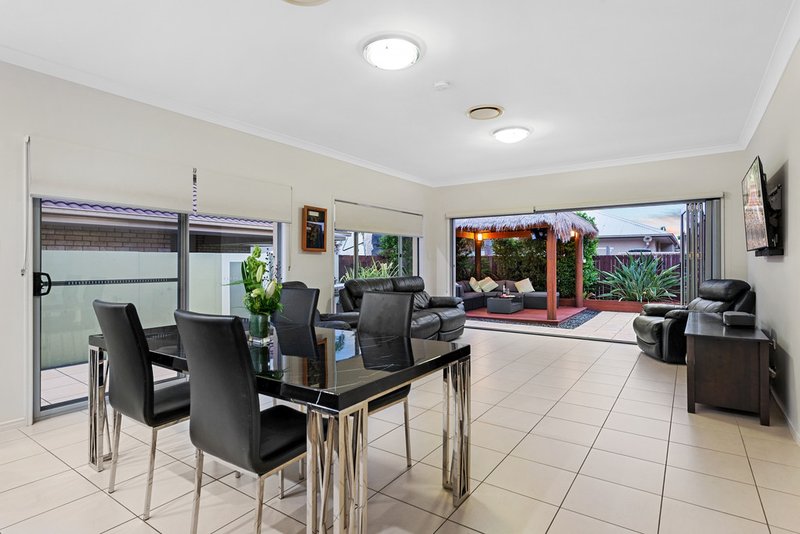 Photo - 27 Planigale Crescent, North Lakes QLD 4509 - Image 7