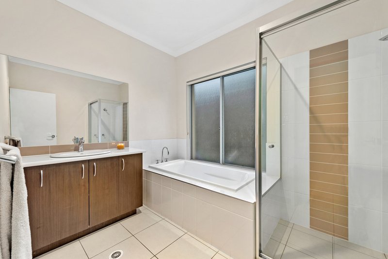 Photo - 27 Planigale Crescent, North Lakes QLD 4509 - Image 14