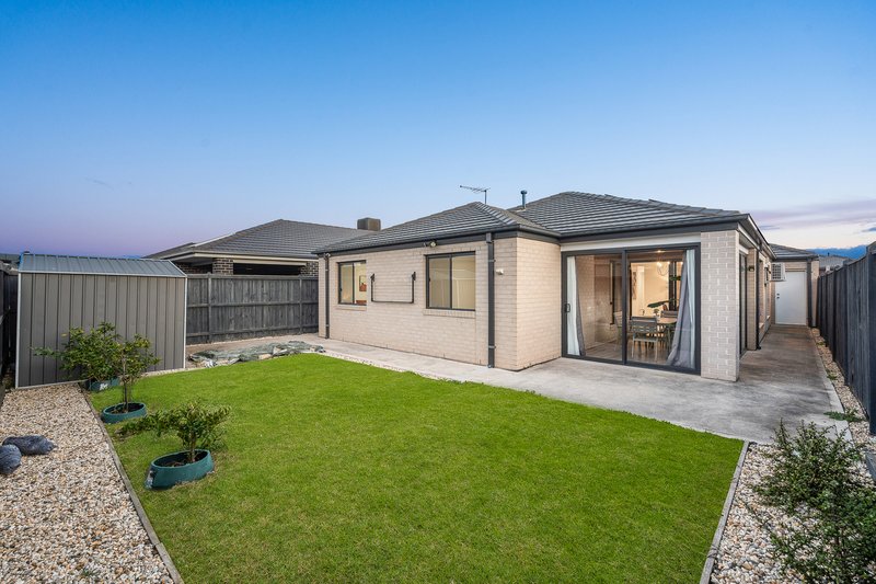Photo - 27 Powlett Drive, Clyde VIC 3978 - Image 2