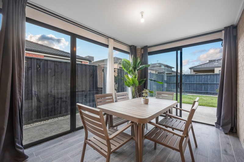 Photo - 27 Powlett Drive, Clyde VIC 3978 - Image 3