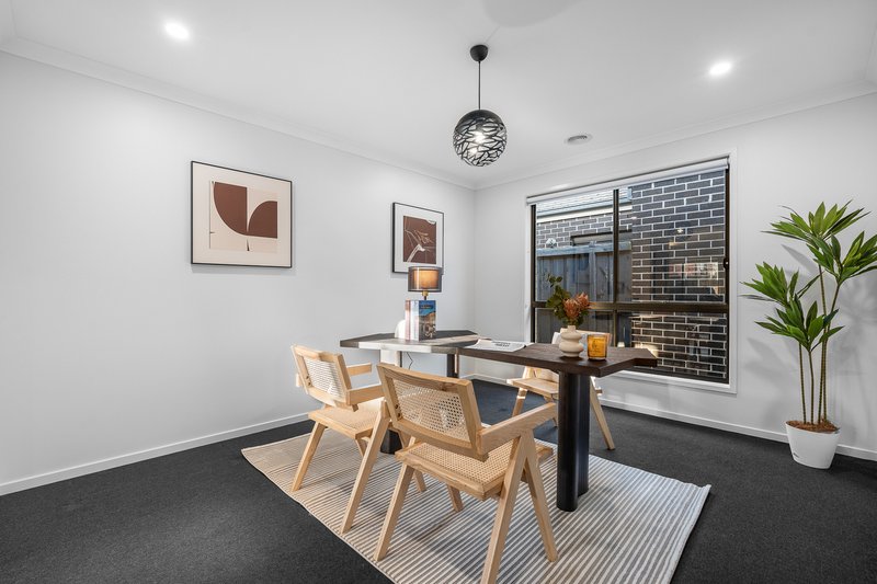 Photo - 27 Powlett Drive, Clyde VIC 3978 - Image 9