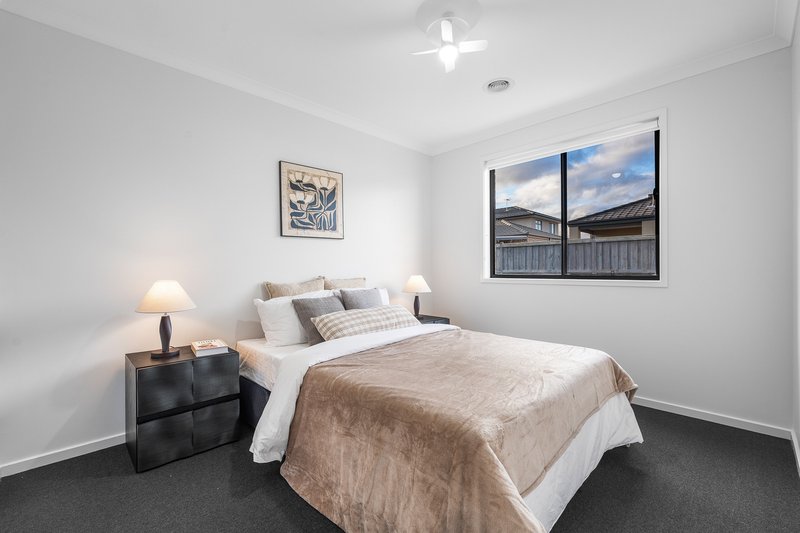 Photo - 27 Powlett Drive, Clyde VIC 3978 - Image 13
