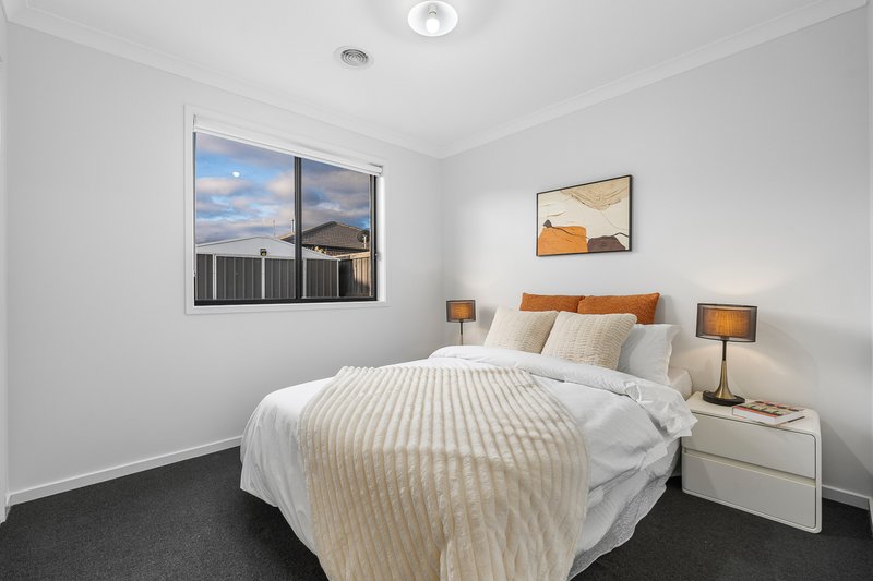 Photo - 27 Powlett Drive, Clyde VIC 3978 - Image 14