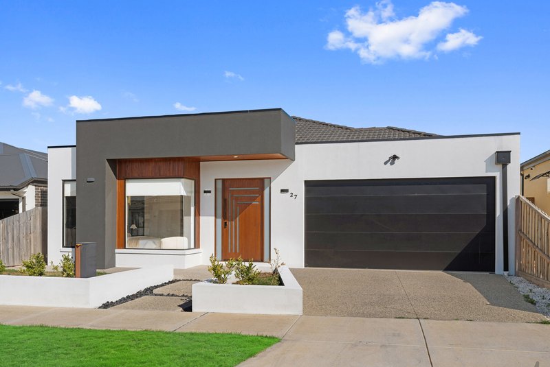 27 Poyner Circuit, Mickleham VIC 3064