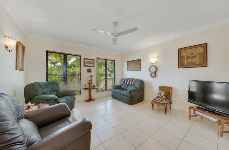 Photo - 27 Pryde Street, Tannum Sands QLD 4680 - Image 6