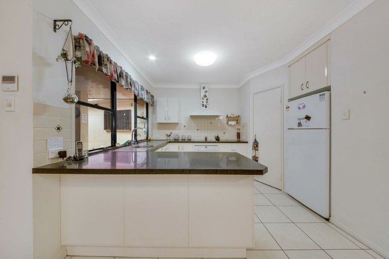 Photo - 27 Pryde Street, Tannum Sands QLD 4680 - Image 9