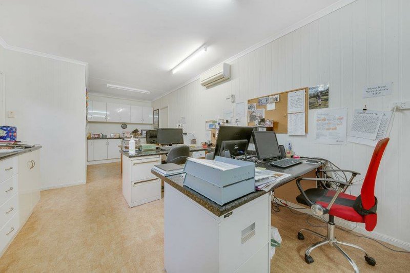 Photo - 27 Pryde Street, Tannum Sands QLD 4680 - Image 22