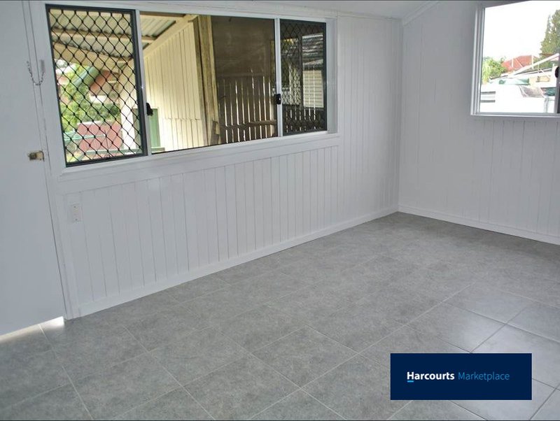 Photo - 27 Queensland Road, Darra QLD 4076 - Image 5