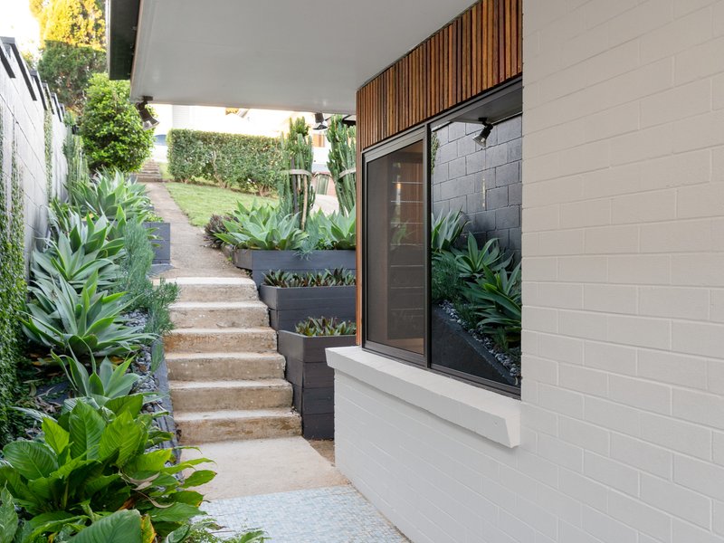 Photo - 27 Raffles Street, Mount Gravatt East QLD 4122 - Image 2