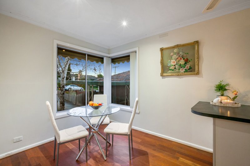 Photo - 27 Ramleh Road, Reservoir VIC 3073 - Image 4