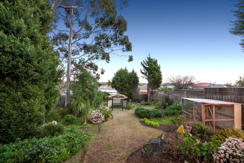 Photo - 27 Ramleh Road, Reservoir VIC 3073 - Image 12