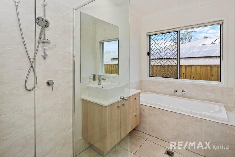 Photo - 27 Randazzo Cres , Augustine Heights QLD 4300 - Image 4