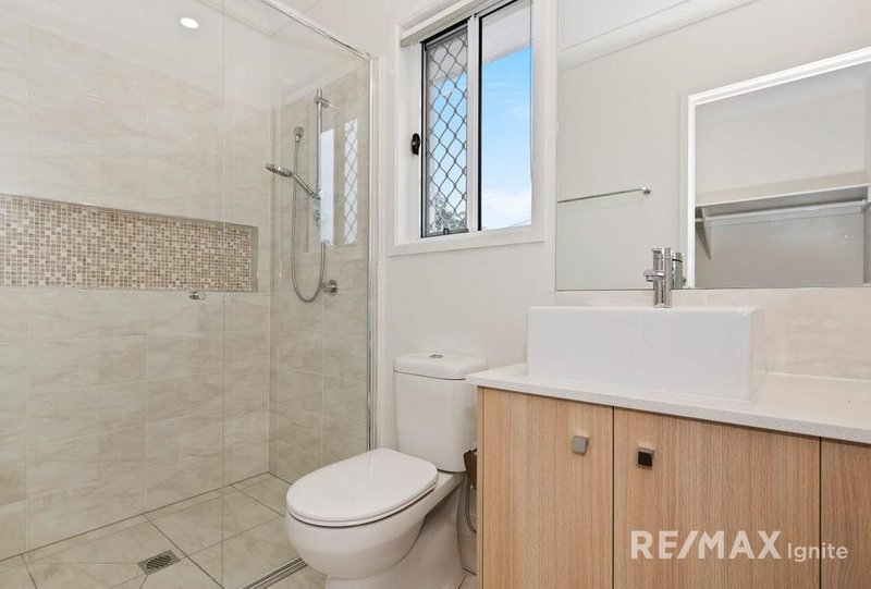 Photo - 27 Randazzo Cres , Augustine Heights QLD 4300 - Image 7