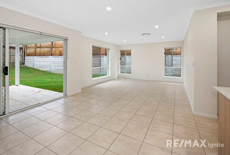 Photo - 27 Randazzo Cres , Augustine Heights QLD 4300 - Image 10