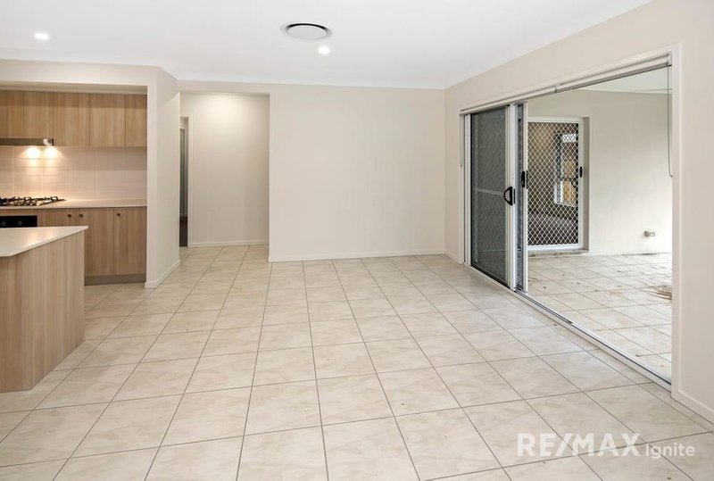 Photo - 27 Randazzo Cres , Augustine Heights QLD 4300 - Image 11