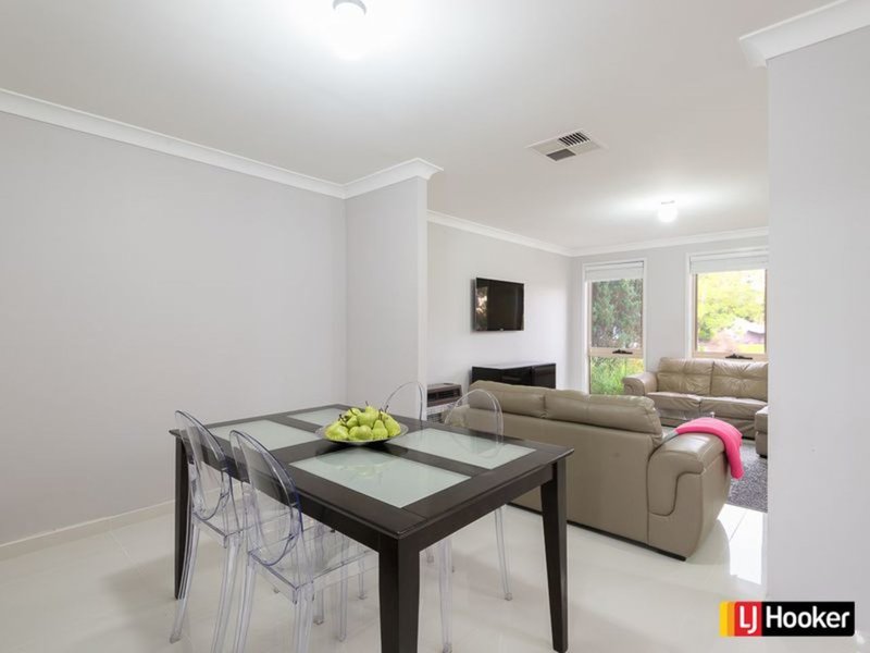 Photo - 27 Rawson Crescent, Horningsea Park NSW 2171 - Image 4