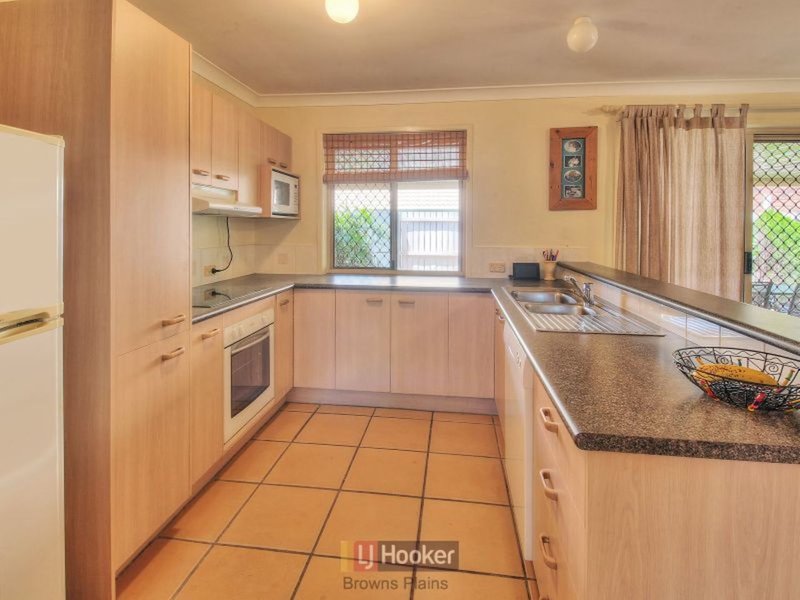 Photo - 27 Regency Drive, Regents Park QLD 4118 - Image 3