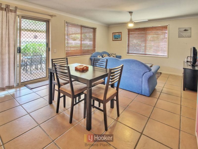 Photo - 27 Regency Drive, Regents Park QLD 4118 - Image 4