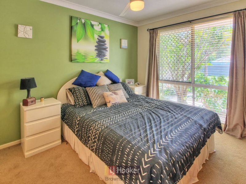 Photo - 27 Regency Drive, Regents Park QLD 4118 - Image 5