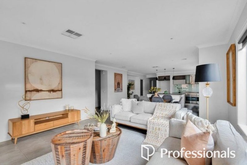 Photo - 27 Rialto Street, Point Cook VIC 3030 - Image 2