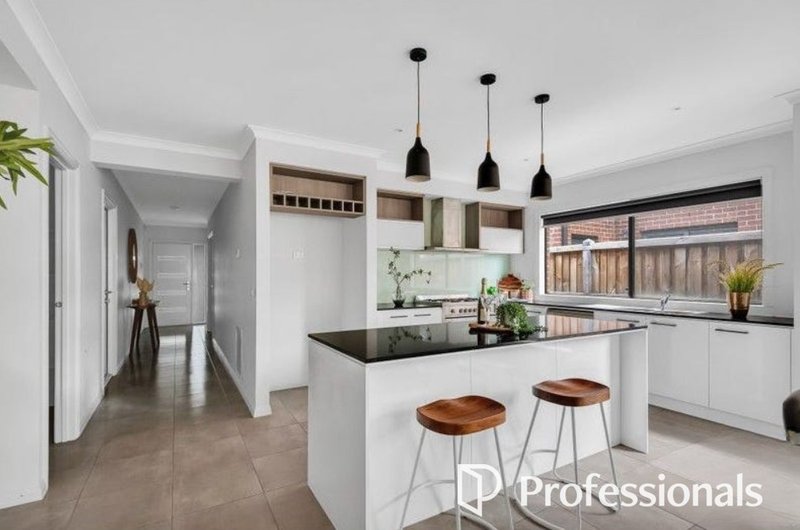 Photo - 27 Rialto Street, Point Cook VIC 3030 - Image 4
