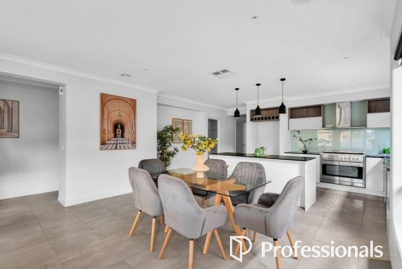 Photo - 27 Rialto Street, Point Cook VIC 3030 - Image 6