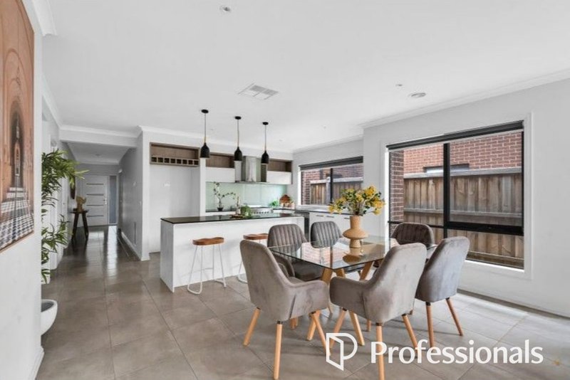 Photo - 27 Rialto Street, Point Cook VIC 3030 - Image 7