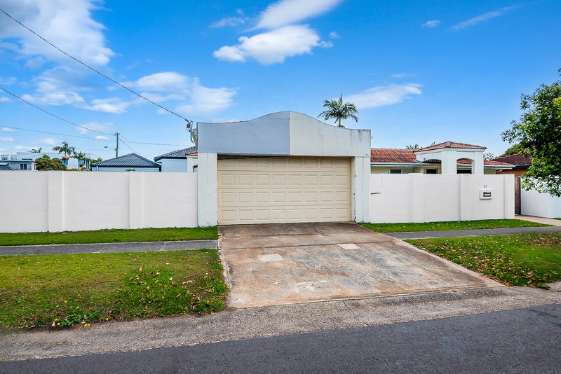 Photo - 27 Rio Vista Boulevard, Broadbeach Waters QLD 4218 - Image 2