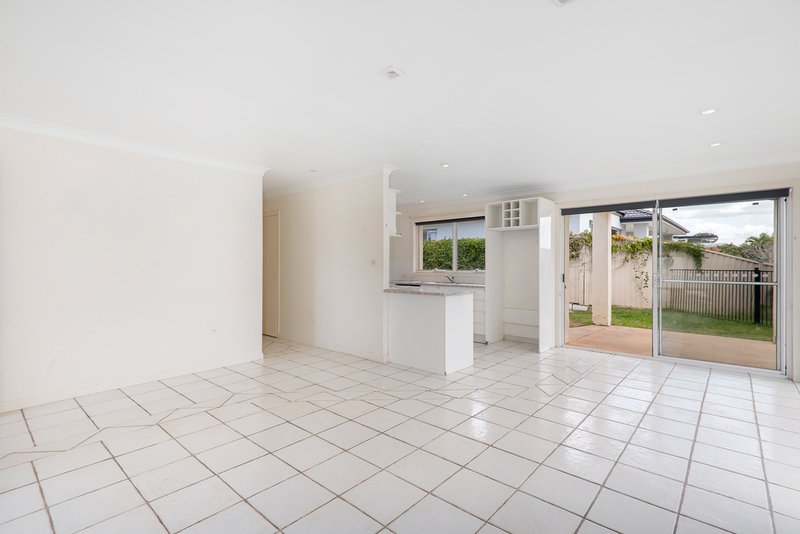 Photo - 27 Rio Vista Boulevard, Broadbeach Waters QLD 4218 - Image 3